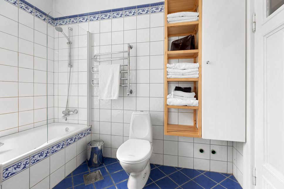 What Causes Toilet Bowls To Crack