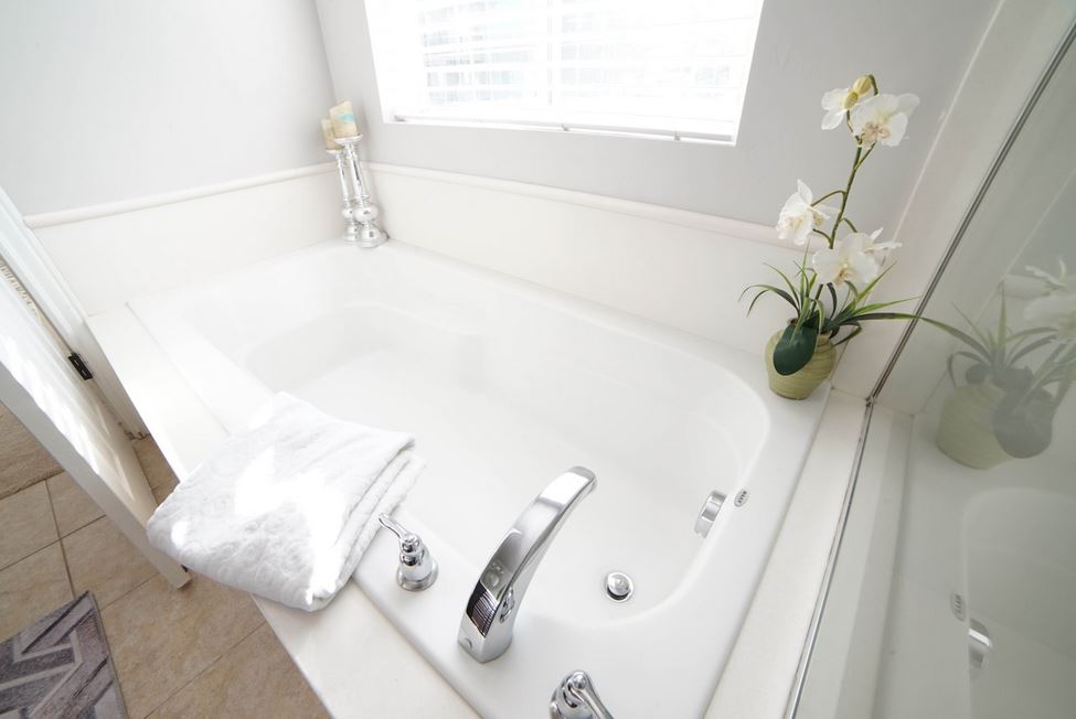 Why Your Tub Won’t Drain Even Without A Clog